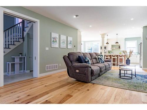 47 Mountain Avenue, Hamilton, ON - Indoor Photo Showing Living Room