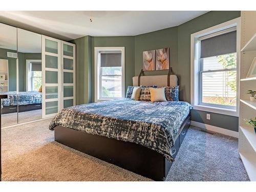 47 Mountain Avenue, Hamilton, ON - Indoor Photo Showing Bedroom