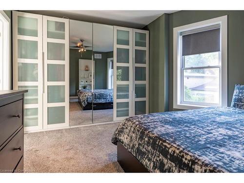 47 Mountain Avenue, Hamilton, ON - Indoor Photo Showing Bedroom