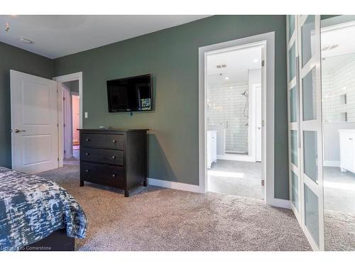 47 Mountain Avenue, Hamilton, ON - Indoor Photo Showing Bedroom