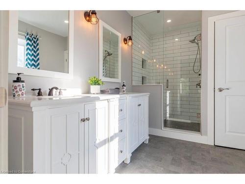 47 Mountain Avenue, Hamilton, ON - Indoor Photo Showing Bathroom