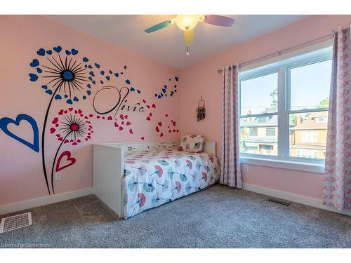 47 Mountain Avenue, Hamilton, ON - Indoor Photo Showing Bedroom