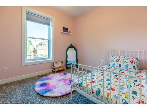 47 Mountain Avenue, Hamilton, ON - Indoor Photo Showing Bedroom