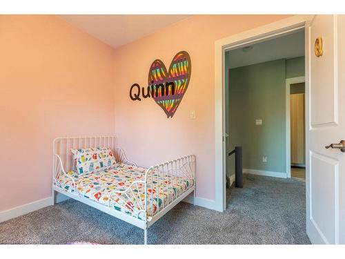 47 Mountain Avenue, Hamilton, ON - Indoor Photo Showing Bedroom