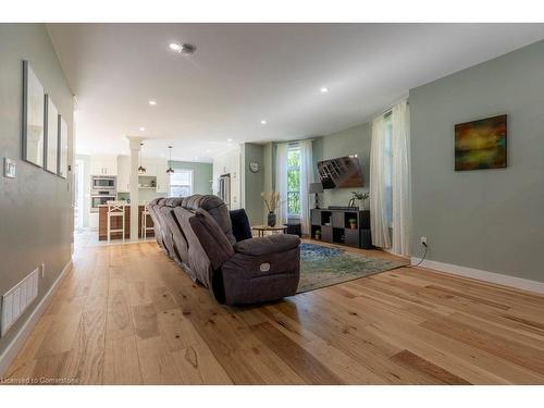 47 Mountain Avenue, Hamilton, ON - Indoor Photo Showing Living Room