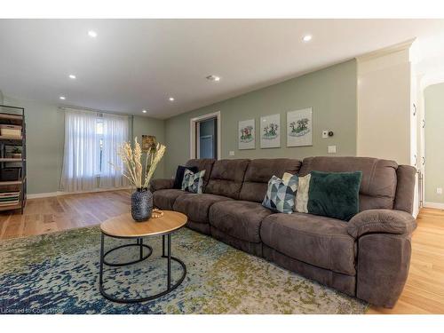 47 Mountain Avenue, Hamilton, ON - Indoor Photo Showing Living Room