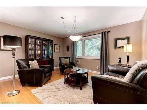 383 Oriole Court, Burlington, ON - Indoor Photo Showing Living Room