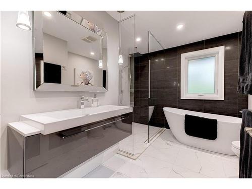 383 Oriole Court, Burlington, ON - Indoor Photo Showing Bathroom