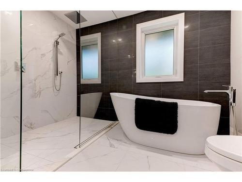 383 Oriole Court, Burlington, ON - Indoor Photo Showing Bathroom