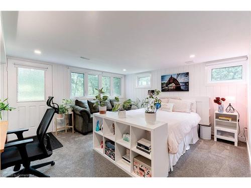 383 Oriole Court, Burlington, ON - Indoor Photo Showing Bedroom