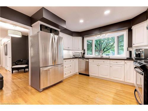 383 Oriole Court, Burlington, ON - Indoor Photo Showing Kitchen