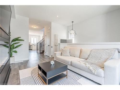 35-61 Soho Street, Hamilton, ON - Indoor Photo Showing Living Room