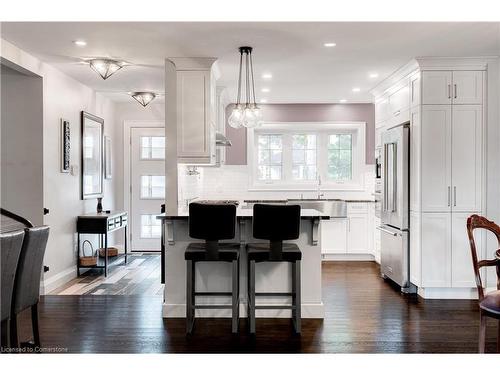 608 Lorne Street, Burlington, ON - Indoor Photo Showing Kitchen With Upgraded Kitchen