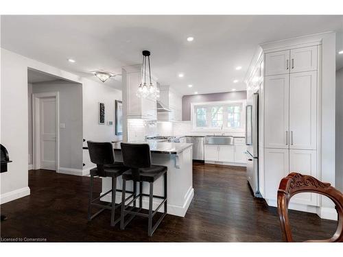 608 Lorne Street, Burlington, ON - Indoor Photo Showing Kitchen With Upgraded Kitchen