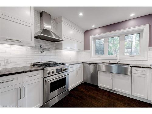 608 Lorne Street, Burlington, ON - Indoor Photo Showing Kitchen With Upgraded Kitchen