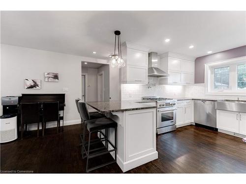 608 Lorne Street, Burlington, ON - Indoor Photo Showing Kitchen With Upgraded Kitchen