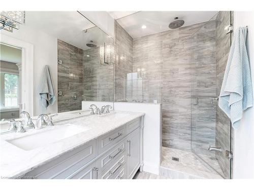 608 Lorne Street, Burlington, ON - Indoor Photo Showing Bathroom