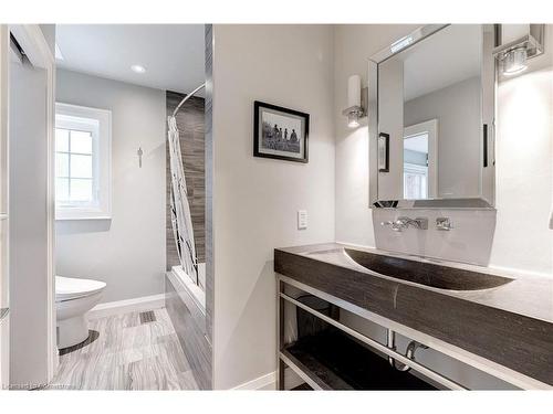 608 Lorne Street, Burlington, ON - Indoor Photo Showing Bathroom