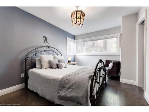 608 Lorne Street, Burlington, ON - Indoor Photo Showing Bedroom