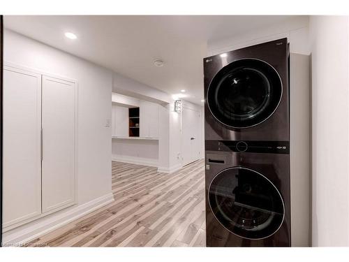 608 Lorne Street, Burlington, ON - Indoor Photo Showing Laundry Room