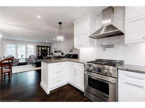 608 Lorne Street, Burlington, ON - Indoor Photo Showing Kitchen With Upgraded Kitchen