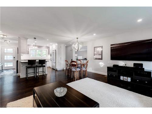 608 Lorne Street, Burlington, ON - Indoor Photo Showing Living Room