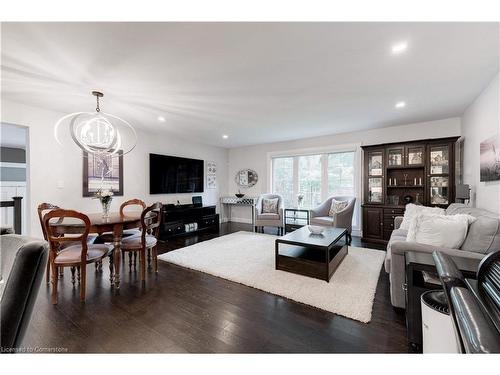 608 Lorne Street, Burlington, ON - Indoor Photo Showing Living Room