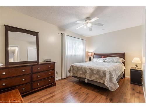 294 Parkside Drive, Hamilton, ON - Indoor Photo Showing Bedroom