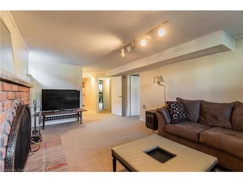 294 Parkside Drive, Hamilton, ON - Indoor Photo Showing Living Room