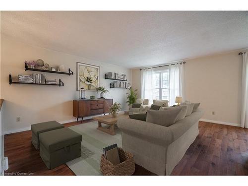 294 Parkside Drive, Hamilton, ON - Indoor Photo Showing Living Room