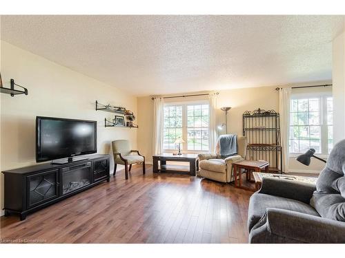 294 Parkside Drive, Hamilton, ON - Indoor Photo Showing Living Room