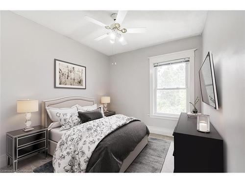 113 Kensington Avenue N, Hamilton, ON - Indoor Photo Showing Bedroom