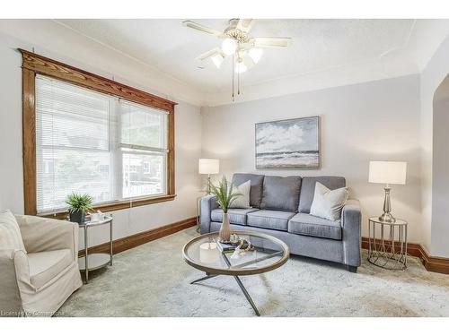 113 Kensington Avenue N, Hamilton, ON - Indoor Photo Showing Living Room