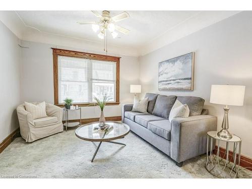 113 Kensington Avenue N, Hamilton, ON - Indoor Photo Showing Living Room