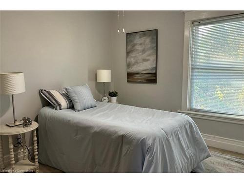 113 Kensington Avenue N, Hamilton, ON - Indoor Photo Showing Bedroom