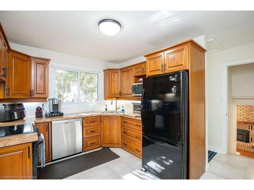 2090 Linmouth Terrace, Burlington, ON - Indoor Photo Showing Kitchen