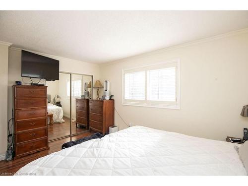 2090 Linmouth Terrace, Burlington, ON - Indoor Photo Showing Bedroom