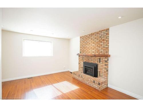 2090 Linmouth Terrace, Burlington, ON - Indoor Photo Showing Living Room With Fireplace