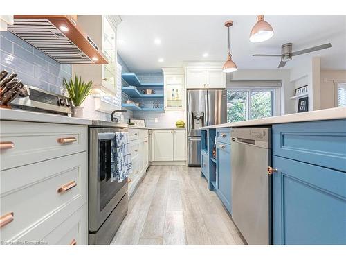 270 Rowntree Drive, Hamilton, ON - Indoor Photo Showing Kitchen With Upgraded Kitchen