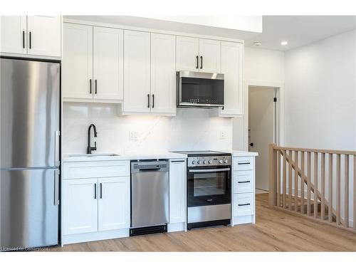 2-23 Glen Forest Drive, Hamilton, ON - Indoor Photo Showing Kitchen With Upgraded Kitchen