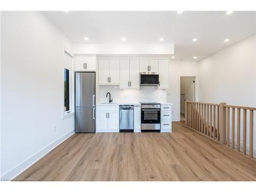 2-23 Glen Forest Drive, Hamilton, ON - Indoor Photo Showing Kitchen With Upgraded Kitchen