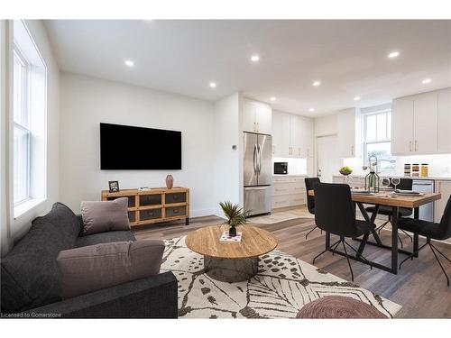 1038 Cannon Street E, Hamilton, ON - Indoor Photo Showing Living Room