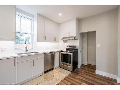 1038 Cannon Street E, Hamilton, ON - Indoor Photo Showing Kitchen