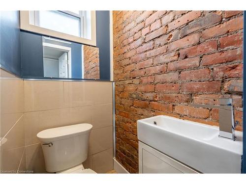 1038 Cannon Street E, Hamilton, ON - Indoor Photo Showing Bathroom