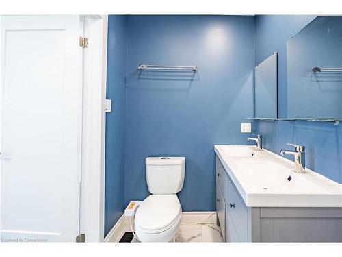 1038 Cannon Street E, Hamilton, ON - Indoor Photo Showing Bathroom