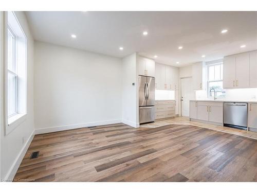 1038 Cannon Street E, Hamilton, ON - Indoor Photo Showing Kitchen