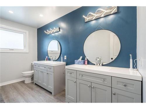 95 Ellington Avenue, Stoney Creek, ON - Indoor Photo Showing Bathroom