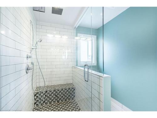 95 Ellington Avenue, Stoney Creek, ON - Indoor Photo Showing Bathroom