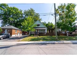 239 East 22nd Street  Hamilton, ON L8V 2V8