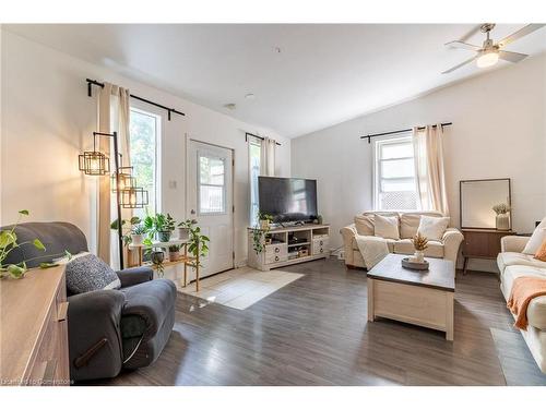 239 East 22Nd Street, Hamilton, ON - Indoor Photo Showing Living Room